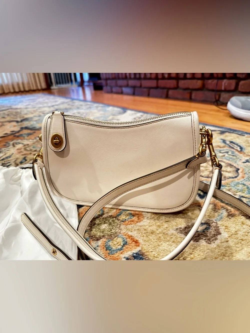 🤍Coach Swinger Bag🤍 - Picture 6 of 13